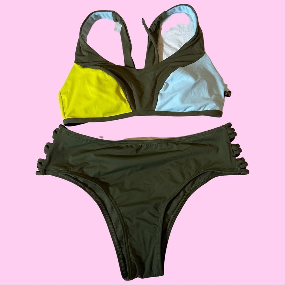 La Vie en Rose women's 2 piece bikini swim suit size small bottoms have cut outs - Picture 1 of 7